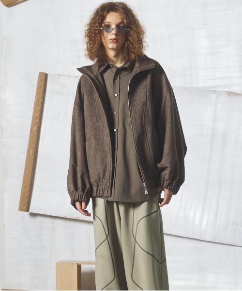 MAISON SPECIAL(メゾンスペシャル)の「《UNISEX》【イタリアンデッドストックファブリック】プライムオーバーカーブ切り替えスタンドブルゾン/【Italian Dead Stock Fabric】Prime-Over Curved Switching Stand Collar Blouson【MAISON SPECIAL/メゾンスペシャル】(ブルゾン・メンズ・グレイッシュベージュ/ネイビー/グレー/ブラック/ブラウン・1/0/2)」の20枚目の写真