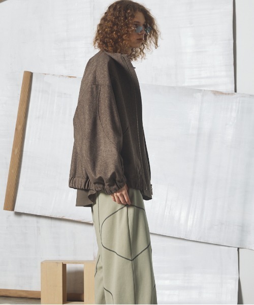 MAISON SPECIAL(メゾンスペシャル)の「《UNISEX》【イタリアンデッドストックファブリック】プライムオーバーカーブ切り替えスタンドブルゾン/【Italian Dead Stock Fabric】Prime-Over Curved Switching Stand Collar Blouson【MAISON SPECIAL/メゾンスペシャル】(ブルゾン・メンズ・グレイッシュベージュ/ネイビー/グレー/ブラック/ブラウン・1/0/2)」の21枚目の写真