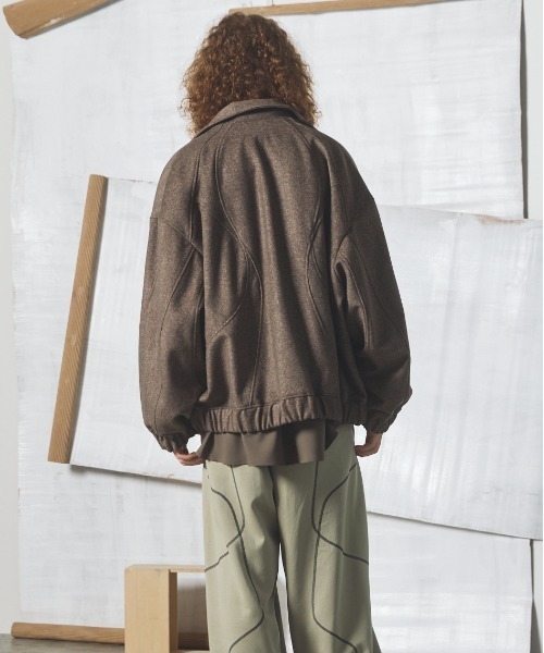 MAISON SPECIAL(メゾンスペシャル)の「《UNISEX》【イタリアンデッドストックファブリック】プライムオーバーカーブ切り替えスタンドブルゾン/【Italian Dead Stock Fabric】Prime-Over Curved Switching Stand Collar Blouson【MAISON SPECIAL/メゾンスペシャル】(ブルゾン・メンズ・グレイッシュベージュ/ネイビー/グレー/ブラック/ブラウン・1/0/2)」の22枚目の写真