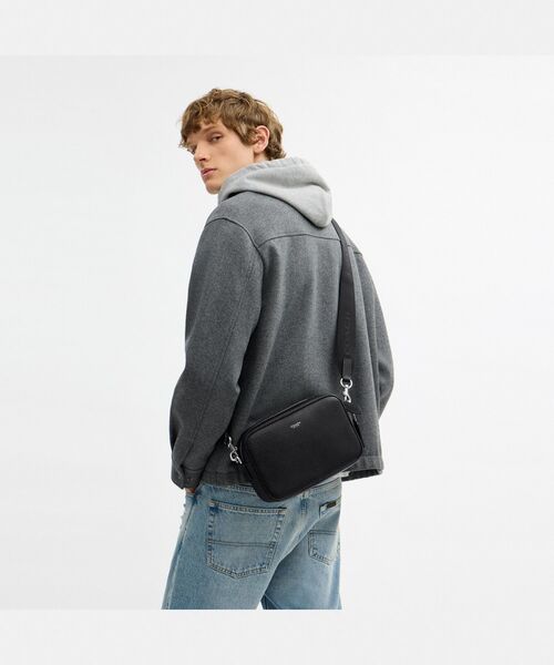 COACH(コーチ)の「ラジオ カメラ バッグ(ショルダーバッグ・メンズ・ブラック系その他・ONE)」の2枚目の写真