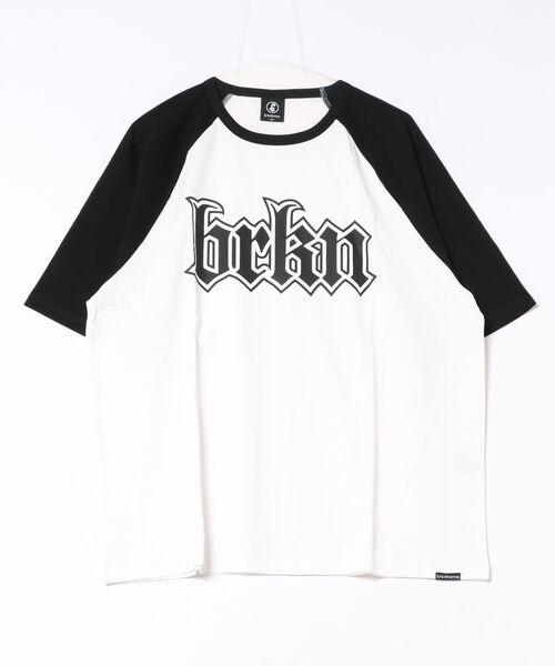 brknhome（ブロークンホーム）の「【brknhome/ブロークンホーム】【1枚でもレイヤードでも着回せる】ラグランTシャツ 半袖 ラグランスリーブ モノトーン グラフィティプリント カジュアル ユニセックス（Tシャツ/カットソー・メンズ・ホワイト/ブラック・MEDIUM/LARGE）」の2枚目の写真
