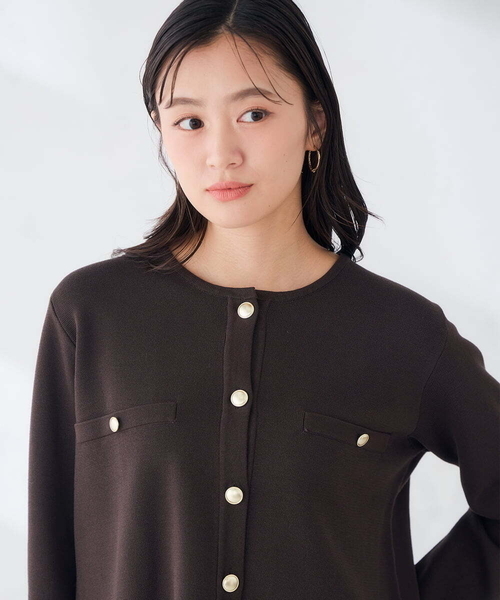 a.v.v（アーヴェヴェ）の「ミラノリブ ニット ジャケット（カーディガン/ボレロ・レディース・レッド/アイボリー/ダークブラウン・38/40）」の3枚目の写真