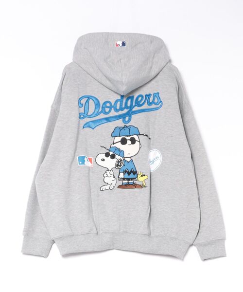 PEANUTS（ピーナッツ）の「【PEANUTS/ピーナッツ】【ユニセックスデザインでリンクコーデにも◎】MLB×PEANUTS 裏起毛ジップパーカー 保温 キャラクター ドジャース ヤンキース ホワイトソックス（パーカー・メンズ・ブルー系その他2/ブラック系その他3/グレー系その他2/ベージュ系その他3/グレー系その他/ブラック系その他・MEDIUM/X-LARGE/LARGE）」の11枚目の写真