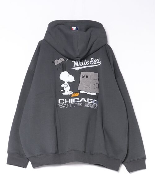 PEANUTS（ピーナッツ）の「【PEANUTS/ピーナッツ】【ユニセックスデザインでリンクコーデにも◎】MLB×PEANUTS 裏起毛ジップパーカー 保温 キャラクター ドジャース ヤンキース ホワイトソックス（パーカー・メンズ・ブルー系その他2/ブラック系その他3/グレー系その他2/ベージュ系その他3/グレー系その他/ブラック系その他・MEDIUM/X-LARGE/LARGE）」の8枚目の写真