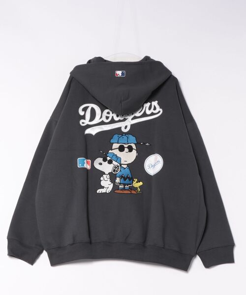 PEANUTS（ピーナッツ）の「【PEANUTS/ピーナッツ】【ユニセックスデザインでリンクコーデにも◎】MLB×PEANUTS 裏起毛ジップパーカー 保温 キャラクター ドジャース ヤンキース ホワイトソックス（パーカー・メンズ・ブルー系その他2/ブラック系その他3/グレー系その他2/ベージュ系その他3/グレー系その他/ブラック系その他・MEDIUM/X-LARGE/LARGE）」の10枚目の写真