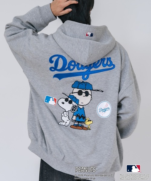PEANUTS（ピーナッツ）の「【PEANUTS/ピーナッツ】【ユニセックスデザインでリンクコーデにも◎】MLB×PEANUTS 裏起毛ジップパーカー 保温 キャラクター ドジャース ヤンキース ホワイトソックス（パーカー・メンズ・ブルー系その他2/ブラック系その他3/グレー系その他2/ベージュ系その他3/グレー系その他/ブラック系その他・MEDIUM/X-LARGE/LARGE）」の3枚目の写真