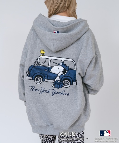 PEANUTS（ピーナッツ）の「【PEANUTS/ピーナッツ】【ユニセックスデザインでリンクコーデにも◎】MLB×PEANUTS 裏起毛ジップパーカー 保温 キャラクター ドジャース ヤンキース ホワイトソックス（パーカー・メンズ・ブルー系その他2/ブラック系その他3/グレー系その他2/ベージュ系その他3/グレー系その他/ブラック系その他・MEDIUM/X-LARGE/LARGE）」の4枚目の写真