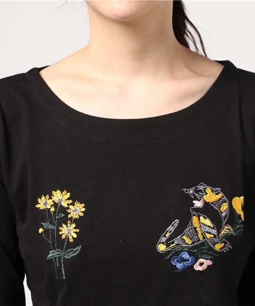 POU DOU DOU(プードゥドゥ)の「とらと花刺繍プルオーバー(Tシャツ/カットソー・レディース・ブラック/オフホワイト/ブルー・3)」の9枚目の写真