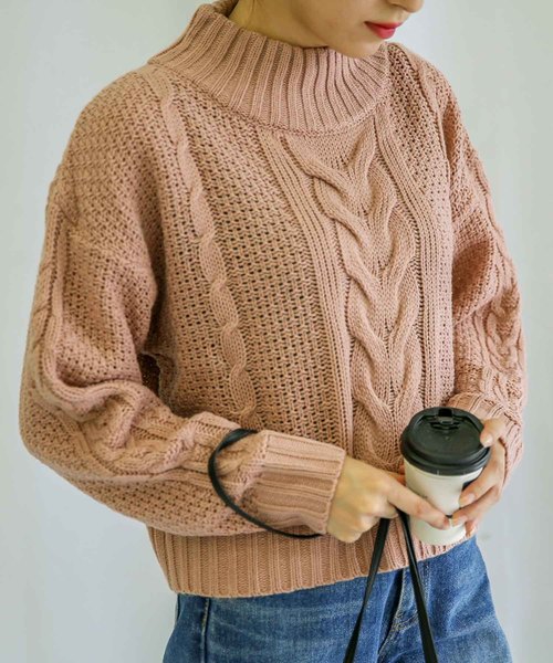 select MOCA（セレクトモカ）の「柔らかいペールカラーで春先まで使える◆ケーブル透かし編み長袖リブハイネックニット（ニット/セーター・レディース・オフホワイト/ピンク/ブルーグレー・FREE）」の3枚目の写真