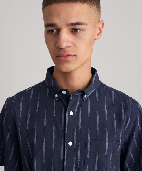 Saturdays NYC（サタデーズ ニューヨークシティ ）の「Esquina Eclat Button Down Shirt（シャツ/ブラウス・メンズ・ブラック/ネイビー・X-SMALL/S/M/L）」の6枚目の写真