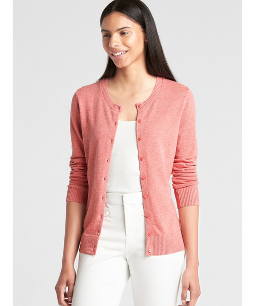 GAP（ギャップ）の「スリムクルーネック カーディガンセーター（カーディガン/ボレロ・レディース・アイボリー/ピンク/バーガンディー/チャコールグレー/ブラック/ネイビー・XS/S/L/XXS/M）」の6枚目の写真