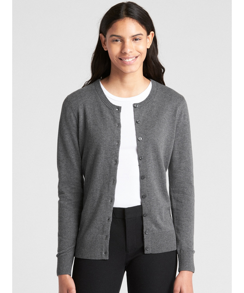 GAP（ギャップ）の「スリムクルーネック カーディガンセーター（カーディガン/ボレロ・レディース・アイボリー/ピンク/バーガンディー/チャコールグレー/ブラック/ネイビー・XS/S/L/XXS/M）」の4枚目の写真