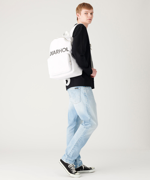 Calvin Klein Jeans(カルヴァンクラインジーンズ)の「ANDY WARHOL キャンパス バックパック ホワイト 45L(バックパック/リュック・メンズ・ホワイト・FREE)」の7枚目の写真