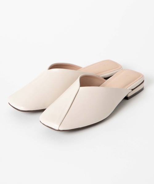 WEGO(ウィゴー)の「WEGO/Vカットスクウェアトゥバブーシュ(サンダル・レディース・ベージュ/ブラック・LARGE/MEDIUM)」の7枚目の写真
