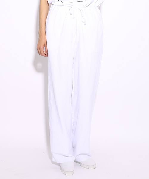 i（アイ）の「Wガーゼイージーパンツ（その他パンツ・レディース・ブラック/ホワイト・ﾌﾘ-）」の2枚目の写真