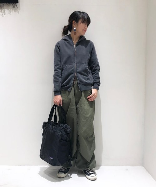 Ray BEAMS(レイビームス)の「REMI RELIEF / 裏毛 ジップ パーカー(パーカー・レディース・ブラック/レッド/イエロー/グレー・ONE SIZE)」の1枚目の写真