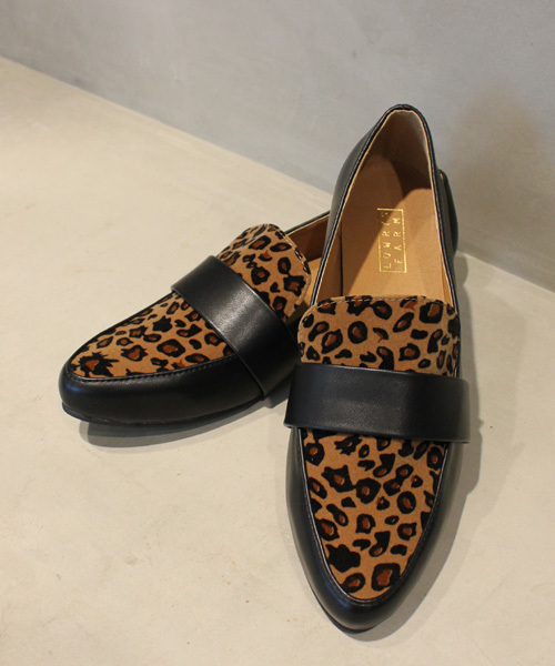 LOWRYS FARM(ローリーズファーム)の「AWエナメルローファー 551403(パンプス・レディース・オフホワイト/ブラック/レオパード・LARGE/MEDIUM)」の1枚目の写真