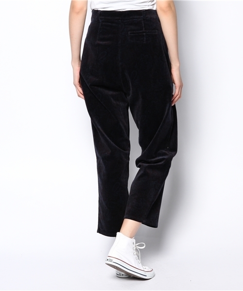 BEAMS BOY（ビームスボーイ）の「BEAMS BOY / 別珍 ペイズリー フレンチ3タックパンツ（その他パンツ・レディース・ベージュ/ネイビー・1/0）」の4枚目の写真