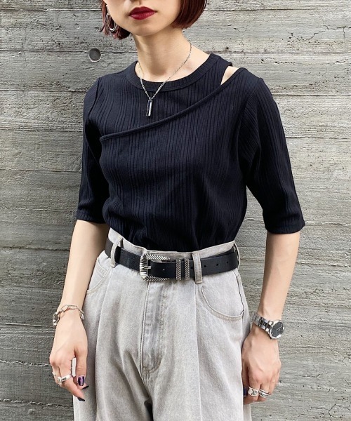 PAGEBOY（ページボーイ）の「ショルダースリットショートスリーブプルオーバー（Tシャツ/カットソー・レディース・ブラック/オフホワイト/モカ・FREE）」の3枚目の写真