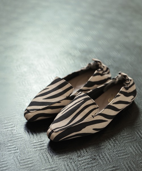 SESTO(セスト)の「かかとゴムのバブーシュトゥシャープスクエアトゥフラットパンプスギャザーシューズ(パンプス・レディース・ゼブラ/ブラウン/アイボリー/イエロー/グレイッシュベージュ/ブラック/ピンク・23.5cm/24.5cm/24.0cm/25.0cm/22.5cm/23.0cm)」の21枚目の写真