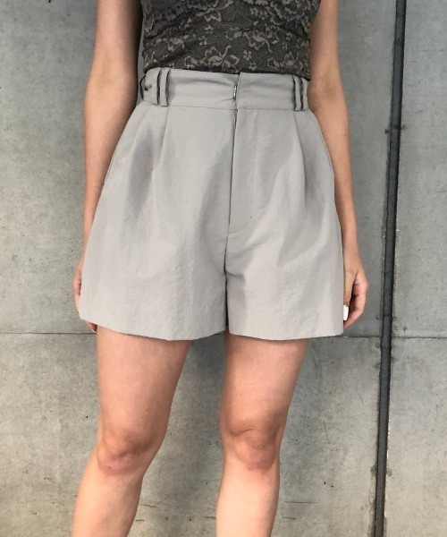 ENVYM(アンビー)の「T/CタックショートPT(その他パンツ・レディース・グレー/カーキ・FREE)」の1枚目の写真