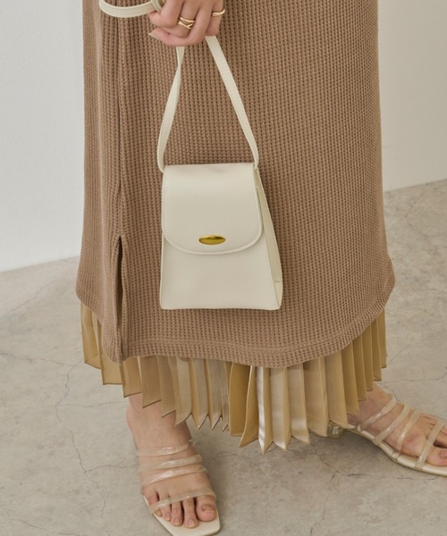 Ambre Neige（アンブルネージュ）の「ミニショルダーバック／【WEB/EC限定商品】（ショルダーバッグ・レディース・ブラック/ダークブラウン/アイボリー/ライトブラウン/ダークブラウン系1・FREE）」の2枚目の写真