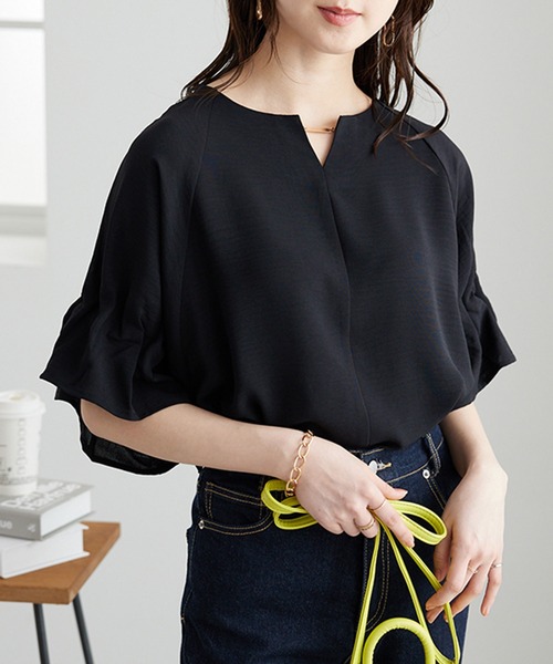 GeeRA(ジーラ)の「3WAYゴールドプレート袖ボリュームタックドルマンブラウス(シャツ/ブラウス・レディース・スモークピンク/ベージュ/ブラック/ブルー・X-LARGE/LARGE/XX-LARGE/SMALL/MEDIUM)」の22枚目の写真