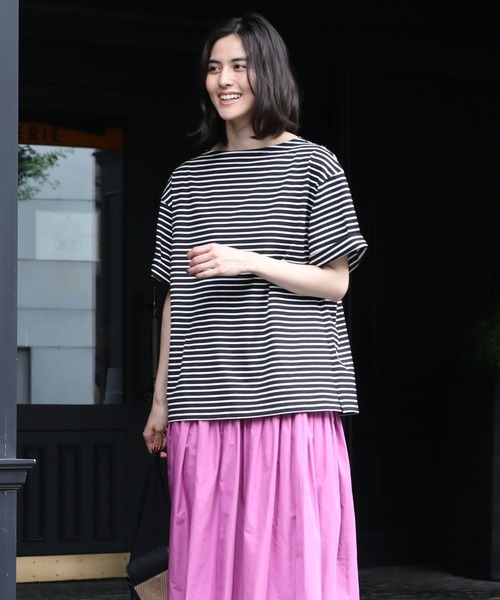 INED(イネド)の「ワイドシルエットボーダーカットソー(Tシャツ/カットソー・レディース・ブラック/レッド/ブルー・9号)」の1枚目の写真