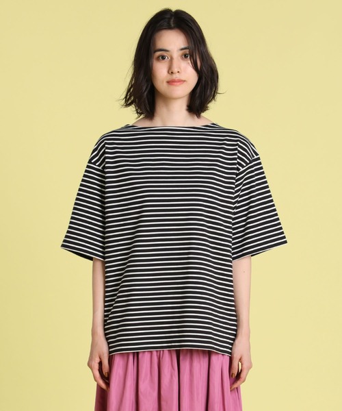 INED(イネド)の「ワイドシルエットボーダーカットソー(Tシャツ/カットソー・レディース・ブラック/レッド/ブルー・9号)」の7枚目の写真