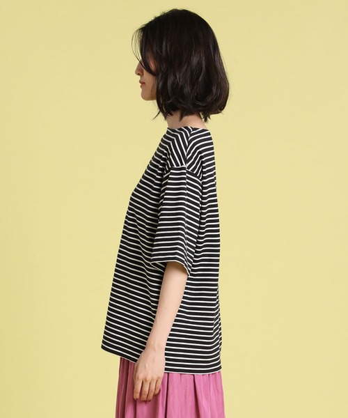 INED(イネド)の「ワイドシルエットボーダーカットソー(Tシャツ/カットソー・レディース・ブラック/レッド/ブルー・9号)」の8枚目の写真