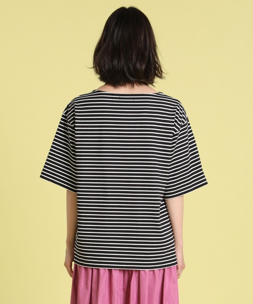 INED(イネド)の「ワイドシルエットボーダーカットソー(Tシャツ/カットソー・レディース・ブラック/レッド/ブルー・9号)」の9枚目の写真