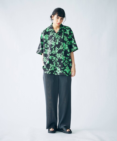 tk.TAKEO KIKUCHI（ティーケータケオキクチ）の「◆バイカラーフラワープリントシャツ（ユニセックスアイテム）（シャツ/ブラウス・メンズ・ベージュ系その他/モスグリーン系・02/03）」の5枚目の写真