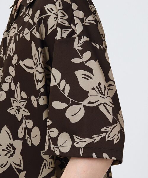 tk.TAKEO KIKUCHI（ティーケータケオキクチ）の「◆バイカラーフラワープリントシャツ（ユニセックスアイテム）（シャツ/ブラウス・メンズ・ベージュ系その他/モスグリーン系・02/03）」の11枚目の写真