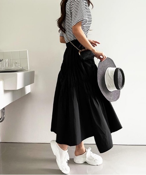 NANING9（ナンニング）の「NANING9 シャーリングデザインスカート（スカート・レディース・ブラック・FREE）」の4枚目の写真