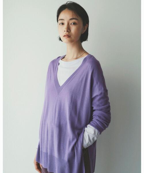 green label relaxing（グリーンレーベルリラクシング）の「DEEP Vネック スリット プルオーバー ニット（ニット/セーター・レディース・ナチュラル/モカ/パープル・FREE）」の3枚目の写真