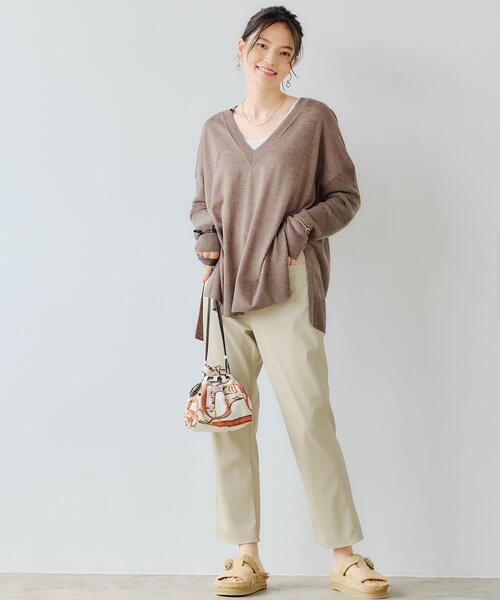 green label relaxing（グリーンレーベルリラクシング）の「DEEP Vネック スリット プルオーバー ニット（ニット/セーター・レディース・ナチュラル/モカ/パープル・FREE）」の5枚目の写真