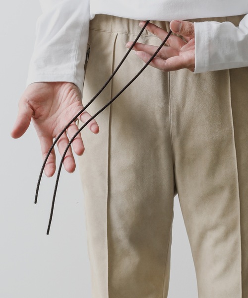 KAZUYUKI KUMAGAI ATTACHMENT（カズユキクマガイアタッチメント）の「ARTIFICAL SUEDE SIDE LINE EASY PANTS（その他パンツ・メンズ・ブラック/ベージュ・2/1）」の9枚目の写真