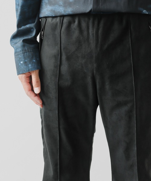 KAZUYUKI KUMAGAI ATTACHMENT（カズユキクマガイアタッチメント）の「ARTIFICAL SUEDE SIDE LINE EASY PANTS（その他パンツ・メンズ・ブラック/ベージュ・2/1）」の18枚目の写真