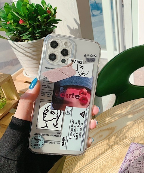 MANGROVE(マングローブ)の「コラージュアートステッカーデザインクリアiPhoneケース(スマホケース/カバー・レディース・レッド/ブルー・A/C/E/D/B)」の9枚目の写真