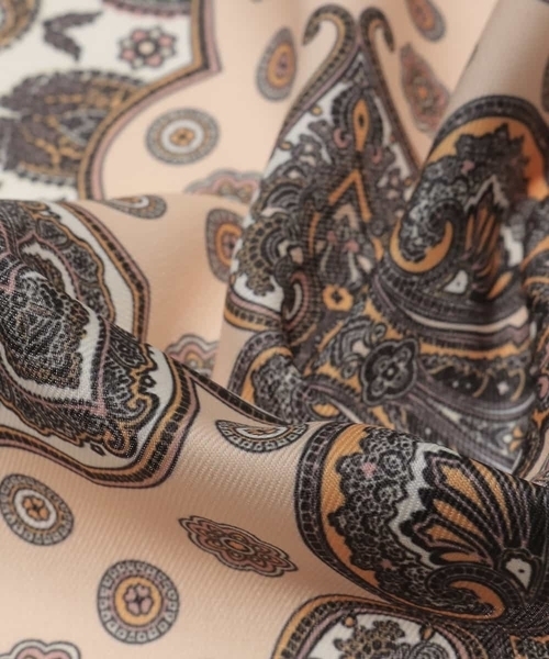 MK MICHEL KLEIN（エムケーミッシェルクラン）の「ペイズリー柄スカーフ（バンダナ/スカーフ・レディース・ブルー/レッド・38）」の13枚目の写真