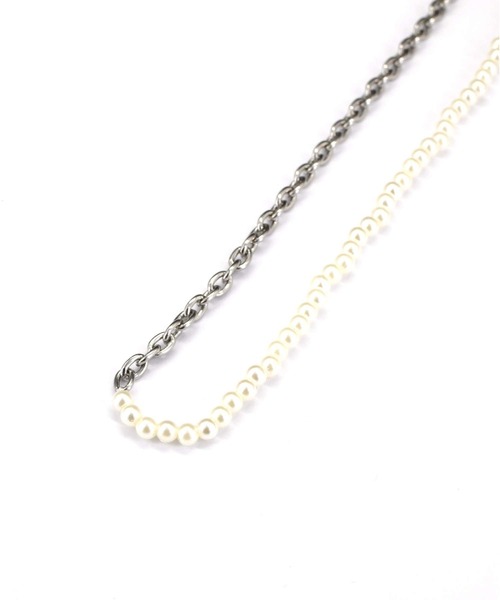 LHME(エルエイチエムイー)の「LHME ハーフパールネックレス/サージカルステンレス316L(金属アレルギー対応)(ネックレス・レディース・ホワイト・45cm)」の3枚目の写真