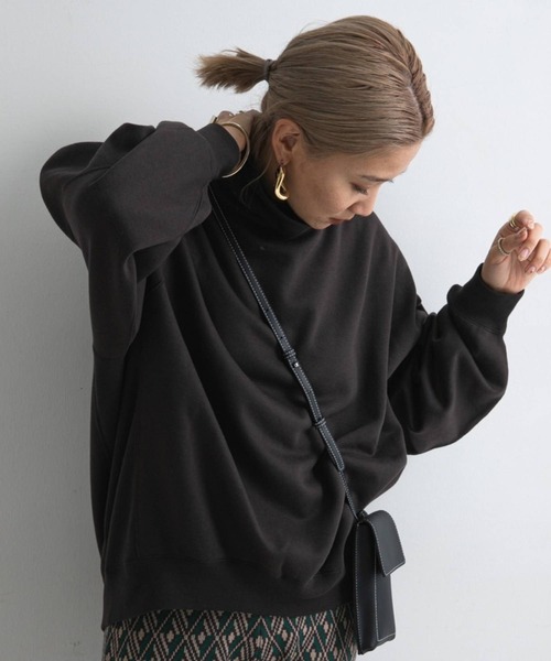 bohmal(ボマール)の「裏起毛タートルネックプルオーバースウェット(スウェット・レディース・オフホワイト/ベージュ/スモークピンク/ブルー/スミクロ・FREE)」の3枚目の写真