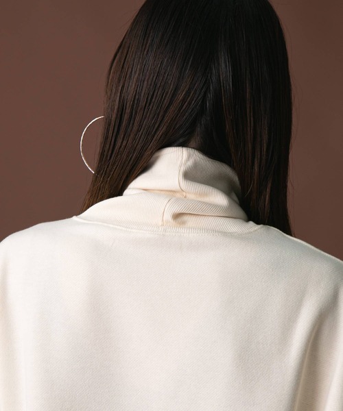 bohmal(ボマール)の「裏起毛タートルネックプルオーバースウェット(スウェット・レディース・オフホワイト/ベージュ/スモークピンク/ブルー/スミクロ・FREE)」の7枚目の写真