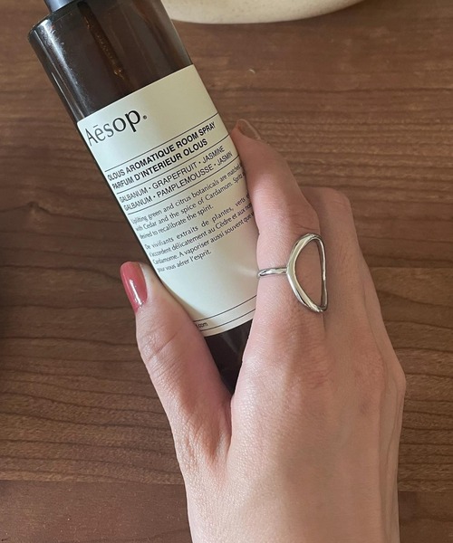 yu-ka（ユーカ）の「YU-KA : オーバルウェーブラウンドリング (シルバー925プレイテッド)（リング・レディース・ゴールド/シルバー・FREE）」の2枚目の写真