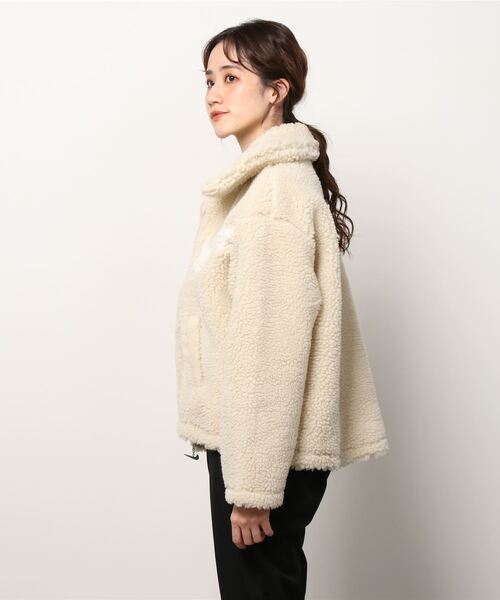NIKE(ナイキ)の「NIKE WMNS NSW SWOOSH SHRPA GXFULLZIP JAC DD5621-206(その他アウター・レディース・ベージュ・MEDIUM/LARGE)」の4枚目の写真