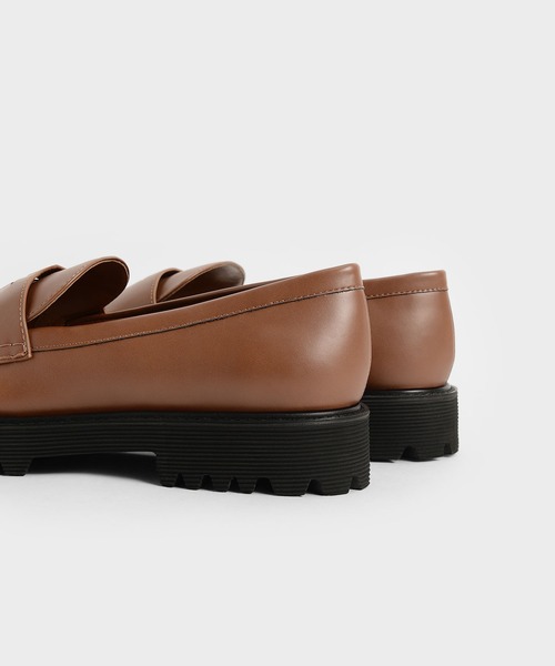 CHARLES & KEITH(チャールズ & キース)の「チャンキー ペニーローファー / Chunky Penny Loafers(ローファー・レディース・ブラック/ライトブラウン/バーガンディー・22.5cm/23cm/23.5cm/24.5cm/25cm/25.5cm)」の22枚目の写真