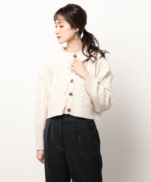 koe（コエ）の「ショート丈ニットカーディガン＊（カーディガン/ボレロ・レディース・ブラック/アイボリー/レッド・FREE）」の6枚目の写真