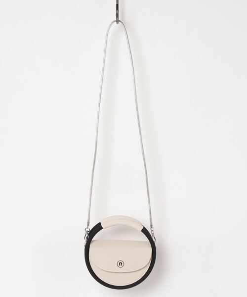NaNa-NaNa(ナナナナ)の「HOOP RECYCLED LEATHER mini(ショルダーバッグ・メンズ・ブラック/アイボリー・FREE)」の2枚目の写真