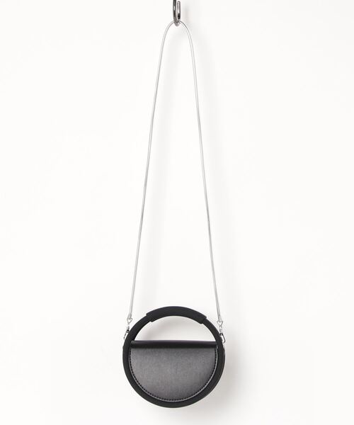 NaNa-NaNa(ナナナナ)の「HOOP RECYCLED LEATHER mini(ショルダーバッグ・メンズ・ブラック/アイボリー・FREE)」の4枚目の写真