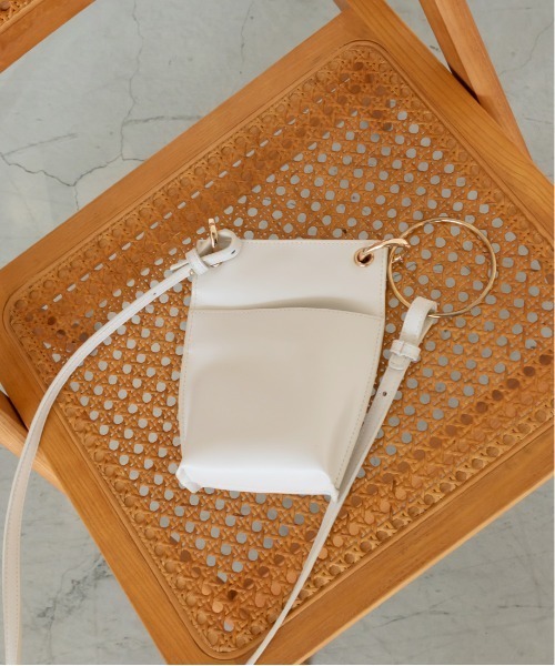 RANDA（ランダ）の「バングルリング2WAYミニポシェット（ショルダーバッグ・レディース・ホワイト/ブラック/ベージュ/ブラウン/ピンク/ブルー・FREE）」の7枚目の写真